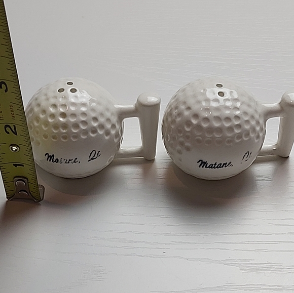 Ceramic Salt and pepper shakers golf balls Matane Québec - Picture 5 of 8